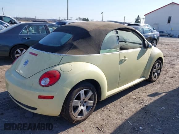 ✅ 2006 Volkswagen Beetle • VIN: 3VWRF31Y66M331955 • Lot: 41780882. Listed on IAAI with 105,740 mi. Free auction sales archive from the USA and detailed vehicle history report at DreamBid. Image 4.
