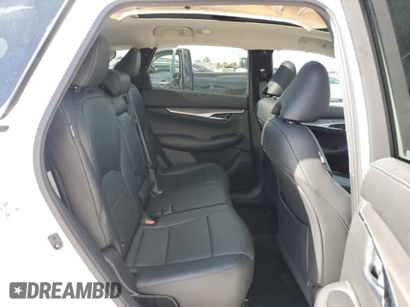 ✅ 2023 Infiniti QX50 Luxe • VIN: 3PCAJ5BA2PF103582 • Lot: 60817274. Wystawiony na Copart z przebiegiem 22 901 mil. Bezpłatny archiwum sprzedaży aukcyjnych z USA i szczegółowy raport historii pojazdu na DreamBid. Zdjęcie 11.