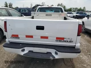 ✅ 2001 Chevrolet S-10 LS • VIN: 1GCCS14W81K128116 • Лот: 59840544. Опубликован ранее на Copart с пробегом 141 127 миль. Бесплатный доступ к архиву аукционных продаж из США и подробный отчёт об истории автомобиля на DreamBid. Изображение 6.