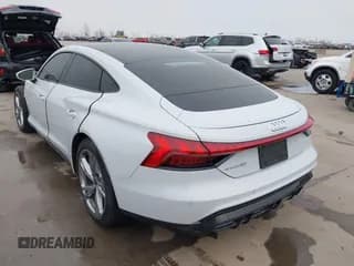 ✅ 2024 Audi e-tron GT Premium Plus • VIN: WAUFJBFW1R7000993 • Лот: 41483337. Опубликован ранее на IAAI с пробегом 9 779 миль. Бесплатный доступ к архиву аукционных продаж из США и подробный отчёт об истории автомобиля на DreamBid. Изображение 3.