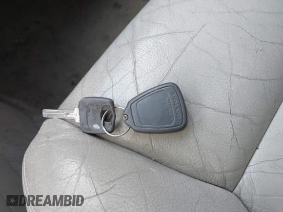 ✅ 2001 Volvo V70 • VIN: YV1SW53DX11026159 • Lot: 42079498. Listed on IAAI with 200,647 mi. Free auction sales archive from the USA and detailed vehicle history report at DreamBid. Image 11.