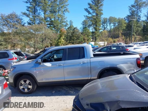 ✅ 2025 Honda Ridgeline RTL • VIN: 5FPYK3F53SB040201 • Lot: 43486647. Listed on IAAI with 9,583 mi. Free auction sales archive from the USA and detailed vehicle history report at DreamBid. Image 14.