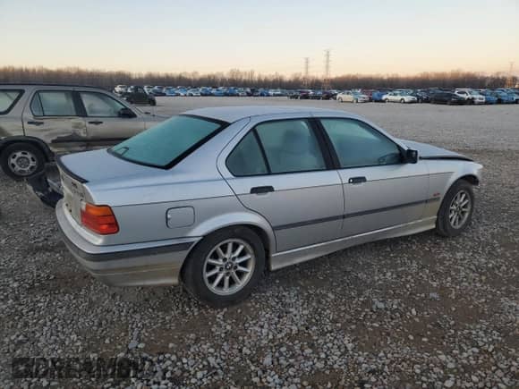 1998 BMW 3 Series 328i z VIN WBACD4328WAV65103, wystawiony jako Copart lot #48262725 z przebiegiem 180 778 mil mil oraz Szkoda całkowita • Salvage title. Historia ofert i sprzedaży dostępna na DreamBid. Obrazek 3.