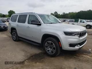 ✅ 2023 Jeep Wagoneer • VIN: 1C4SJVAP1PS561305 • Lot: 51413174. Wystawiony na Copart z przebiegiem 13 150 mil. Bezpłatny archiwum sprzedaży aukcyjnych z USA i szczegółowy raport historii pojazdu na DreamBid. Zdjęcie 4.