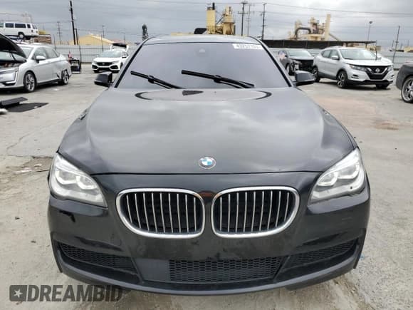 ✅ 2015 BMW 7 Series 750Li • VIN: WBAYE8C51FD781538 • Лот: 43257103. Опубликован ранее на Copart с пробегом 69 816 миль. Бесплатный доступ к архиву аукционных продаж из США и подробный отчёт об истории автомобиля на DreamBid. Изображение 5.