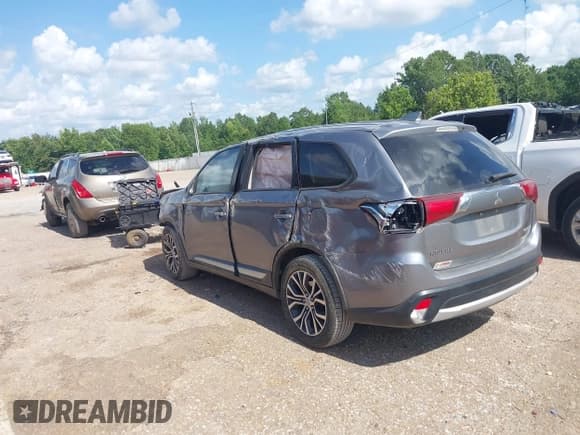 ✅ 2018 Mitsubishi Outlander SE • VIN: JA4AD3A30JJ005028 • Lot: 42613894. Listed on IAAI with 157,940 mi. Free auction sales archive from the USA and detailed vehicle history report at DreamBid. Image 3.
