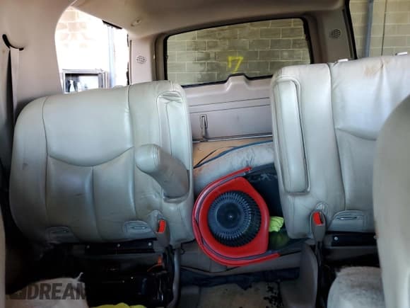 ✅ 2003 Chevrolet Suburban Z71 • VIN: 3GNFK16Z53G240636 • Lot: 80737593. Listed on Copart with 244,070 mi. Free auction sales archive from the USA and detailed vehicle history report at DreamBid. Image 10.