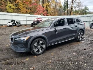 ✅ 2020 Volvo V60 • VIN: YV4102WK3L1047236 • Лот: 87368745. Опубликован ранее на Copart с пробегом 95 326 миль. Бесплатный доступ к архиву аукционных продаж из США и подробный отчёт об истории автомобиля на DreamBid. Изображение 1.