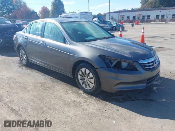 ✅ 2011 Honda Accord LX • VIN: 1HGCP2F31BA106946 • Lot: 43597133. Wystawiony na IAAI z przebiegiem 196 293 mil. Bezpłatny archiwum sprzedaży aukcyjnych z USA i szczegółowy raport historii pojazdu na DreamBid. Zdjęcie 1.