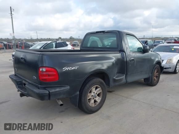 ✅ 2003 Ford F-150 XL • VIN: 1FTRF07283KB64201 • Лот: 43740271. Опубликован ранее на IAAI с пробегом Не указан. Бесплатный доступ к архиву аукционных продаж из США и подробный отчёт об истории автомобиля на DreamBid. Изображение 4.