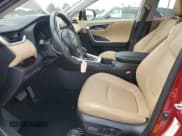 ✅ 2021 Toyota RAV4 Limited • VIN: JTMY1RFV0MD061595 • Lot: 66127595. Wystawiony na Copart z przebiegiem 47 808 mil. Bezpłatny archiwum sprzedaży aukcyjnych z USA i szczegółowy raport historii pojazdu na DreamBid. Zdjęcie 7.