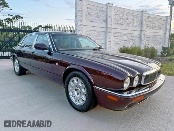 ✅ 2000 Jaguar XJ • VIN: SAJDA23C9YLF18784 • Лот: 91946295. Опубликован ранее на Copart с пробегом 81 605 миль. Бесплатный доступ к архиву аукционных продаж из США и подробный отчёт об истории автомобиля на DreamBid. Изображение 1.