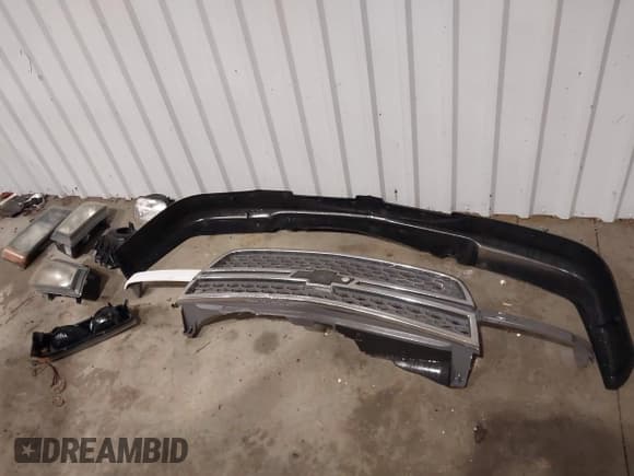 ✅ 2005 Chevrolet Silverado 2500HD LS • VIN: 1GCHK23U55F899336 • Lot: 41635266. Wystawiony na IAAI z przebiegiem 299 032 mil. Bezpłatny archiwum sprzedaży aukcyjnych z USA i szczegółowy raport historii pojazdu na DreamBid. Zdjęcie 12.