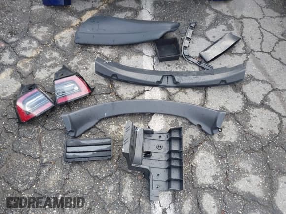 ✅ 2020 Tesla Model 3 Long Range • VIN: 5YJ3E1EB4LF647683 • Lot: 43698875. Wystawiony na IAAI z przebiegiem 108 429 mil. Bezpłatny archiwum sprzedaży aukcyjnych z USA i szczegółowy raport historii pojazdu na DreamBid. Zdjęcie 20.