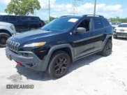 ✅ 2017 Jeep Cherokee Trailhawk • VIN: 1C4PJMBS9HW537962 • Lot: 42002460. Wystawiony na IAAI z przebiegiem 129 037 mil. Bezpłatny archiwum sprzedaży aukcyjnych z USA i szczegółowy raport historii pojazdu na DreamBid. Zdjęcie 2.