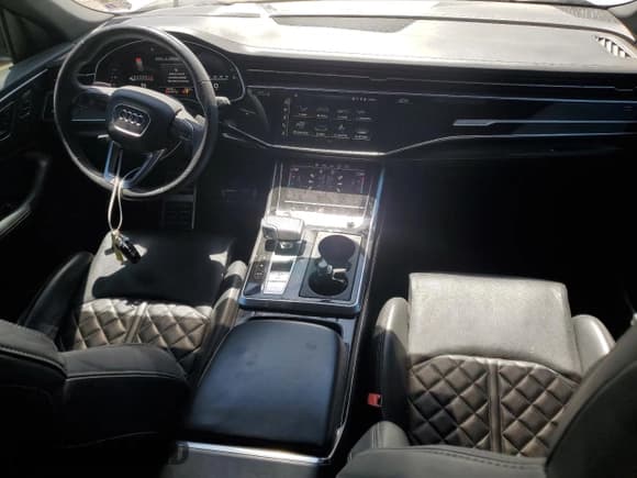 ✅ 2021 Audi SQ8 Prestige • VIN: WA1CWBF14MD008179 • Lot: 49460094. Wystawiony na Copart z przebiegiem 59 302 mil. Bezpłatny archiwum sprzedaży aukcyjnych z USA i szczegółowy raport historii pojazdu na DreamBid. Zdjęcie 8.