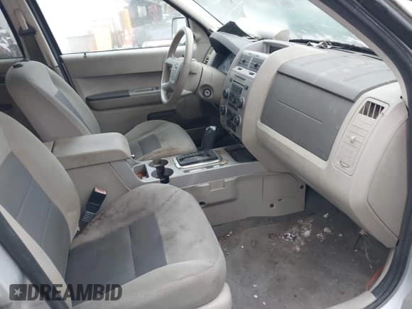 ✅ 2008 Ford Escape XLT • VIN: 1FMCU93158KB67072 • Lot: 43663793. Wystawiony na IAAI z przebiegiem Nie podano. Bezpłatny archiwum sprzedaży aukcyjnych z USA i szczegółowy raport historii pojazdu na DreamBid. Zdjęcie 5.