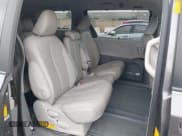 ✅ 2014 Toyota Sienna XLE • VIN: 5TDYK3DC3ES456050 • Lot: 43763287. Wystawiony na IAAI z przebiegiem 62 078 mil. Bezpłatny archiwum sprzedaży aukcyjnych z USA i szczegółowy raport historii pojazdu na DreamBid. Zdjęcie 8.