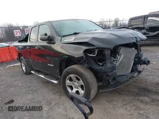 2019 Ram 1500 Tradesman z VIN 1C6SRFCT6KN743475, wystawiony jako IAAI lot #41015557 z przebiegiem 77 435 mil mil oraz . Historia ofert i sprzedaży dostępna na DreamBid. Obrazek 1.