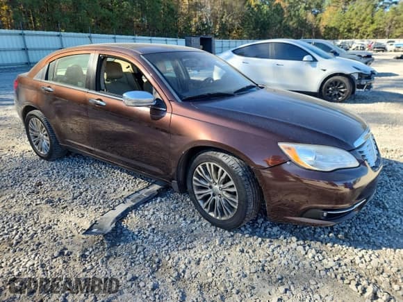 ✅ 2012 Chrysler 200 Limited • VIN: 1C3CCBCB7CN257956 • Лот: 92866985. Опубликован ранее на Copart с пробегом Не указан. Бесплатный доступ к архиву аукционных продаж из США и подробный отчёт об истории автомобиля на DreamBid. Изображение 4.
