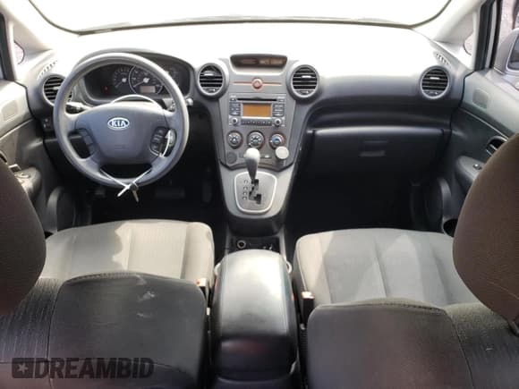 ✅ 2010 Kia Rondo • VIN: KNAHG8A97A7293914 • Lot: 70233005. Wystawiony na Copart z przebiegiem 146 142 mil. Bezpłatny archiwum sprzedaży aukcyjnych z USA i szczegółowy raport historii pojazdu na DreamBid. Zdjęcie 8.