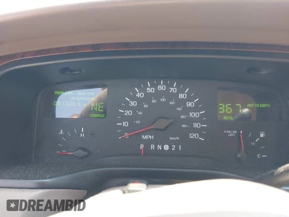 ✅ 1998 Lincoln Town Car Signature • VIN: 1LNFM82WXWY637398 • Lot: 42658093. Listed on IAAI with 91,600 mi. Free auction sales archive from the USA and detailed vehicle history report at DreamBid. Image 7.