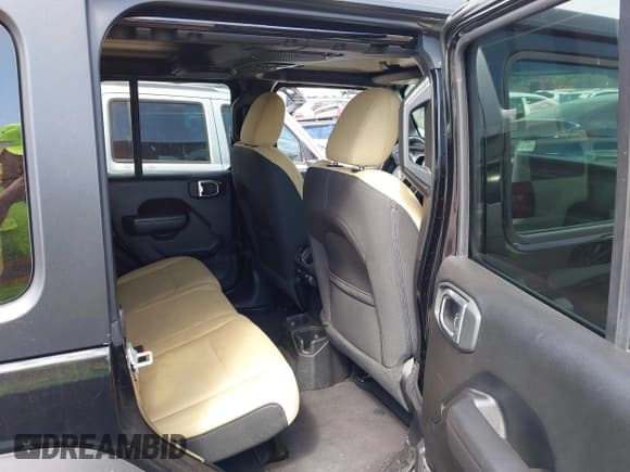 ✅ 2023 Jeep Wrangler Sport S • VIN: 1C4HJXDN6PW599895 • Lot: 42242107. Wystawiony na IAAI z przebiegiem 53 980 mil. Bezpłatny archiwum sprzedaży aukcyjnych z USA i szczegółowy raport historii pojazdu na DreamBid. Zdjęcie 8.