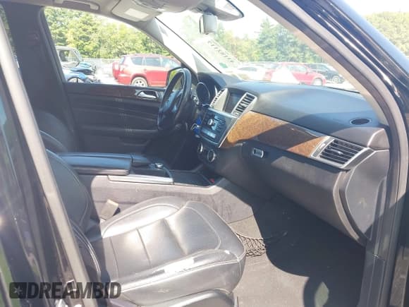 ✅ 2013 Mercedes-Benz M 350 • VIN: 4JGDA5HB7DA162396 • Lot: 43182117. Listed on IAAI with 178,602 mi. Free auction sales archive from the USA and detailed vehicle history report at DreamBid. Image 5.