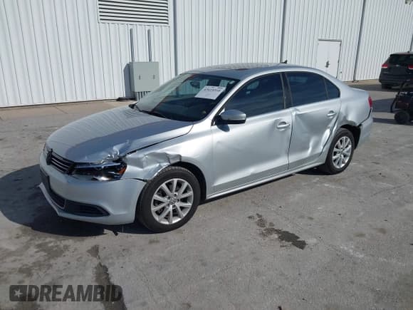 ✅ 2013 Volkswagen Jetta SE • VIN: 3VWDX7AJ0DM367204 • Лот: 43615310. Опубликован ранее на IAAI с пробегом 147 419 миль. Бесплатный доступ к архиву аукционных продаж из США и подробный отчёт об истории автомобиля на DreamBid. Изображение 2.