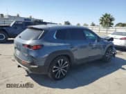 ✅ 2023 Mazda CX-50 Premium • VIN: 7MMVABDY3PN111704 • Лот: 80708015. Опубликован ранее на Copart с пробегом 46 611 миль. Бесплатный доступ к архиву аукционных продаж из США и подробный отчёт об истории автомобиля на DreamBid. Изображение 3.