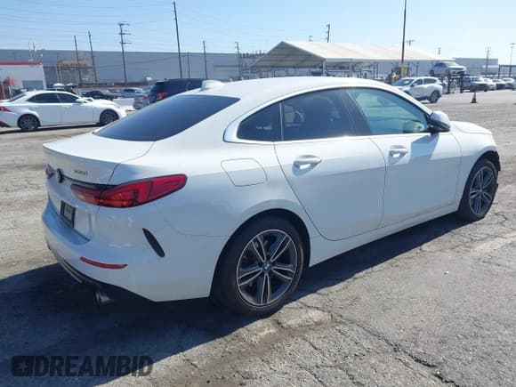 ✅ 2021 BMW 2 Series 228i • VIN: WBA53AK07M7H90359 • Lot: 42481336. Wystawiony na IAAI z przebiegiem 53 852 mil. Bezpłatny archiwum sprzedaży aukcyjnych z USA i szczegółowy raport historii pojazdu na DreamBid. Zdjęcie 4.