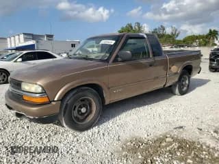 ✅ 2002 Chevrolet S-10 LS • VIN: 1GCCS19W428207631 • Лот: 51095925. Опубликован ранее на Copart с пробегом 232 595 миль. Бесплатный доступ к архиву аукционных продаж из США и подробный отчёт об истории автомобиля на DreamBid. Изображение 1.