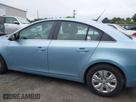 2012 Chevrolet Cruze LS z VIN 1G1PC5SHXC7312918, wystawiony jako IAAI lot #42380000 z przebiegiem 204 452 mil mil oraz . Historia ofert i sprzedaży dostępna na DreamBid. Obrazek 14.