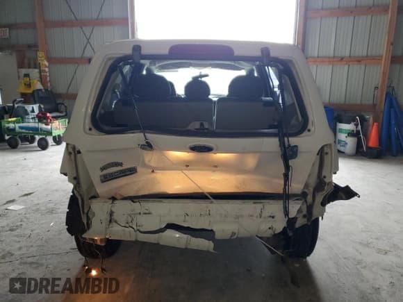 ✅ 2008 Ford Escape XLS • VIN: 1FMCU02Z18KC18571 • Lot: 93181235. Listed on Copart with 147,586 mi. Free auction sales archive from the USA and detailed vehicle history report at DreamBid. Image 6.