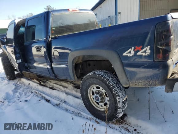 ✅ 2001 GMC Sierra 2500HD SLE • VIN: 1GTHK23U61F196385 • Lot: 42206955. Listed on Copart with Not provided. Free auction sales archive from the USA and detailed vehicle history report at DreamBid. Image 2.