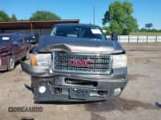 ✅ 2013 GMC Sierra 2500HD Denali • VIN: 1GT125EG5DF180354 • Lot: 42370349. Wystawiony na IAAI z przebiegiem 131 211 mil. Bezpłatny archiwum sprzedaży aukcyjnych z USA i szczegółowy raport historii pojazdu na DreamBid. Zdjęcie 12.