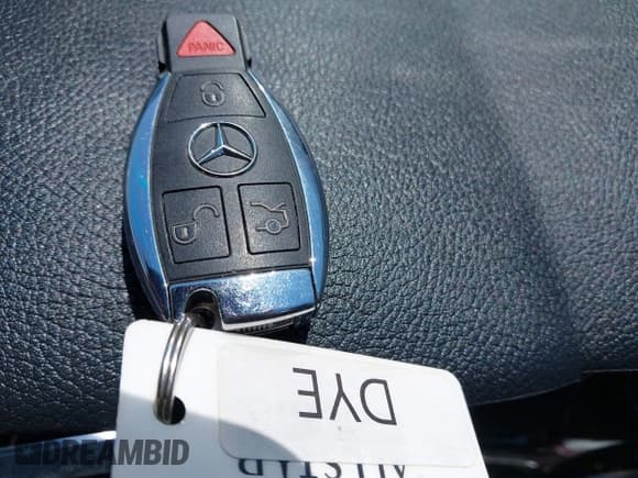 ✅ 2013 Mercedes-Benz GLK 350 • VIN: WDCGG5HB9DG142674 • Лот: 42896394. Опубликован ранее на IAAI с пробегом 137 684 миль. Бесплатный доступ к архиву аукционных продаж из США и подробный отчёт об истории автомобиля на DreamBid. Изображение 11.