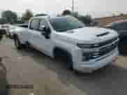 2021 Chevrolet Silverado 3500HD High Country z VIN 1GC4YVEY0MF246295, wystawiony jako Copart lot #70669874 z przebiegiem 134 097 mil mil oraz Szkoda całkowita • Salvage title. Historia ofert i sprzedaży dostępna na DreamBid. Obrazek 4.