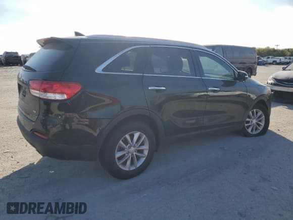✅ 2017 Kia Sorento L • VIN: 5XYPG4A31HG299840 • Lot: 86898005. Listed on Copart with 88,923 mi. Free auction sales archive from the USA and detailed vehicle history report at DreamBid. Image 3.