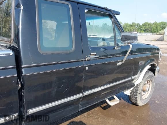 ✅ 1995 Ford F-250 • VIN: 1FTHX26G2SKA62893 • Лот: 42379913. Опубликован ранее на IAAI с пробегом 154 106 миль. Бесплатный доступ к архиву аукционных продаж из США и подробный отчёт об истории автомобиля на DreamBid. Изображение 19.