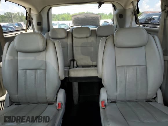 ✅ 2010 Chrysler Town & Country Touring Plus • VIN: 2A4RR8DX9AR368326 • Lot: 68322115. Wystawiony na Copart z przebiegiem 309 474 mil. Bezpłatny archiwum sprzedaży aukcyjnych z USA i szczegółowy raport historii pojazdu na DreamBid. Zdjęcie 10.