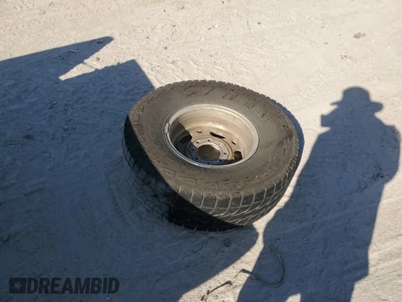 ✅ 2003 Chevrolet Silverado 2500HD LS • VIN: 1GCHC29183E114983 • Lot: 75506984. Wystawiony na Copart z przebiegiem 148 474 mil. Bezpłatny archiwum sprzedaży aukcyjnych z USA i szczegółowy raport historii pojazdu na DreamBid. Zdjęcie 14.