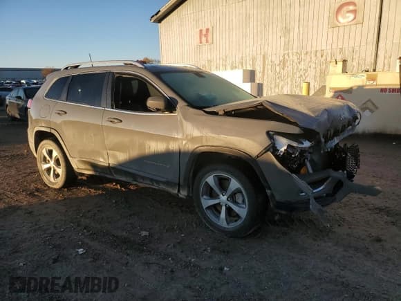 ✅ 2020 Jeep Cherokee Limited • VIN: 1C4PJMDN0LD564754 • Lot: 82739745. Wystawiony na Copart z przebiegiem 108 640 mil. Bezpłatny archiwum sprzedaży aukcyjnych z USA i szczegółowy raport historii pojazdu na DreamBid. Zdjęcie 4.