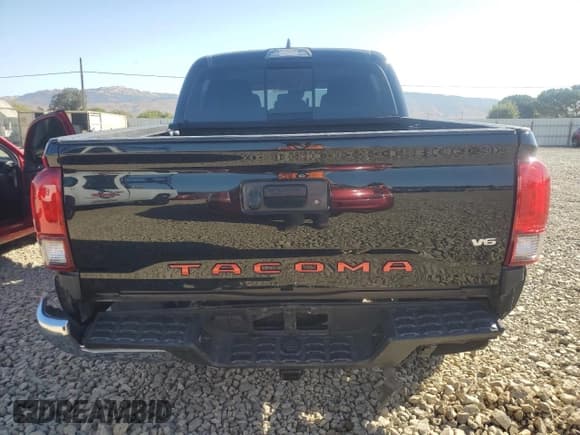 ✅ 2018 Toyota Tacoma SR5 • VIN: 3TMAZ5CN3JM054650 • Lot: 80887475. Wystawiony na Copart z przebiegiem 194 526 mil. Bezpłatny archiwum sprzedaży aukcyjnych z USA i szczegółowy raport historii pojazdu na DreamBid. Zdjęcie 6.