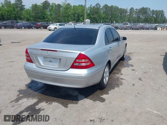 ✅ 2002 Mercedes-Benz C 230/260/280/320 • VIN: WDBRF61J92E004472 • Lot: 42144326. Wystawiony na IAAI z przebiegiem 125 847 mil. Bezpłatny archiwum sprzedaży aukcyjnych z USA i szczegółowy raport historii pojazdu na DreamBid. Zdjęcie 4.