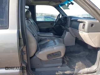 ✅ 2000 Chevrolet Suburban LS • VIN: 3GNFK16T1YG162181 • Лот: 41843413. Опубликован ранее на IAAI с пробегом 324 181 миль. Бесплатный доступ к архиву аукционных продаж из США и подробный отчёт об истории автомобиля на DreamBid. Изображение 5.