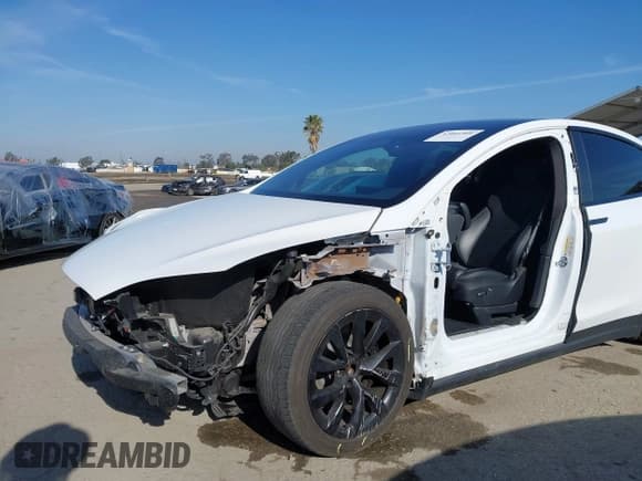 ✅ 2022 Tesla Model X Plaid • VIN: 7SAXCBE63NF337529 • Lot: 42066904. Wystawiony na IAAI z przebiegiem 56 933 mil. Bezpłatny archiwum sprzedaży aukcyjnych z USA i szczegółowy raport historii pojazdu na DreamBid. Zdjęcie 6.