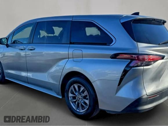 ✅ 2021 Toyota Sienna LE • VIN: 5TDKRKECXMS064207 • Лот: 96793045. Опубликован ранее на Copart с пробегом 311 239 миль. Бесплатный доступ к архиву аукционных продаж из США и подробный отчёт об истории автомобиля на DreamBid. Изображение 3.