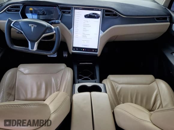 ✅ 2017 Tesla Model X 90D • VIN: 5YJXCDE23HF052176 • Lot: 91972145. Wystawiony na Copart z przebiegiem 71 029 mil. Bezpłatny archiwum sprzedaży aukcyjnych z USA i szczegółowy raport historii pojazdu na DreamBid. Zdjęcie 8.