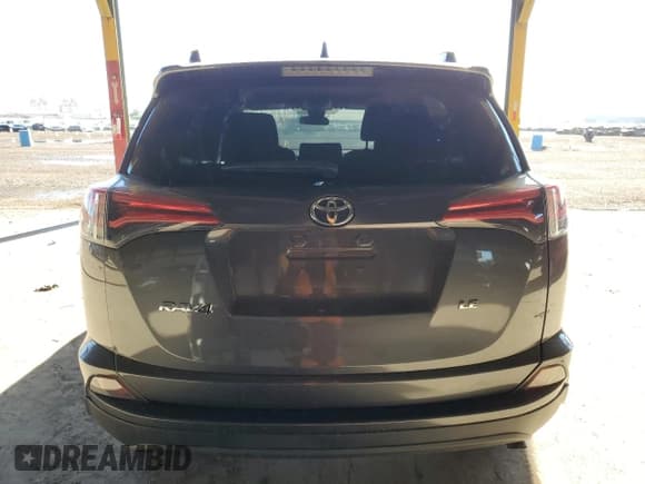 ✅ 2018 Toyota RAV4 LE • VIN: JTMZFREV5JJ750780 • Lot: 81830265. Wystawiony na Copart z przebiegiem 60 466 mil. Bezpłatny archiwum sprzedaży aukcyjnych z USA i szczegółowy raport historii pojazdu na DreamBid. Zdjęcie 6.